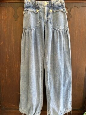 Light Wash Wide Leg Jeans - Women's Flare & Wide Leg